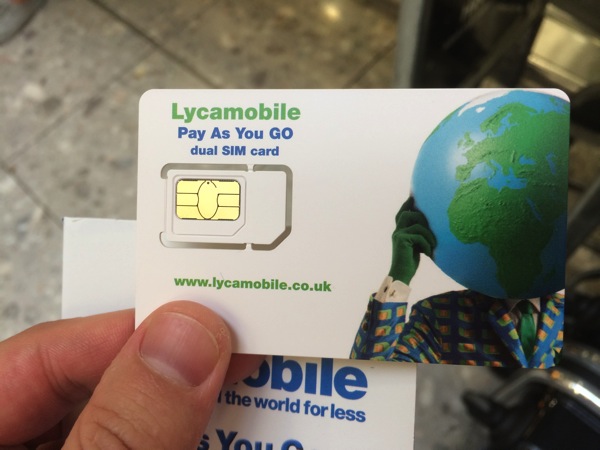イギリスの空港はモバイル天国!SIMカードの自販機で簡単に携帯番号ゲット img
